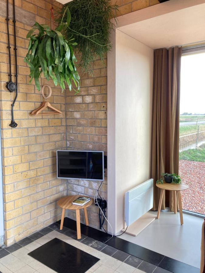 Tiny House Van Hoogspanning Naar Ontspanning Wirdum Exteriér fotografie
