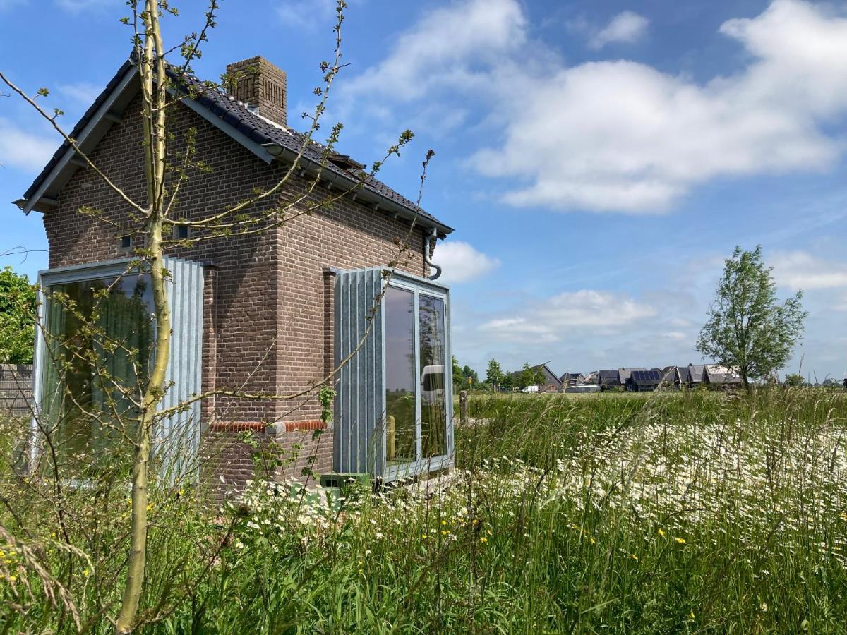 Tiny House Van Hoogspanning Naar Ontspanning Wirdum Exteriér fotografie